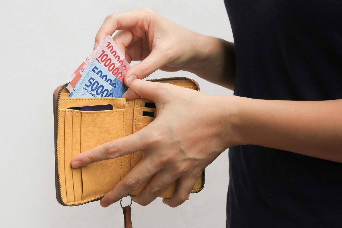 Ilustrasi rupiah. Daftar upah minimum kabupaten/kota di Bali atau UMK Bali 2023.