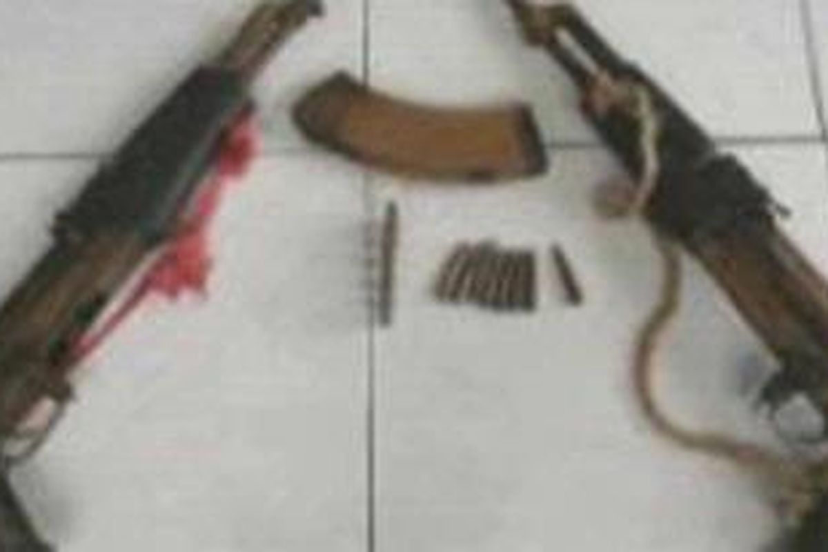 Senapan AK-47 disita dari bajak laut di Lhokseumawe, Aceh.
