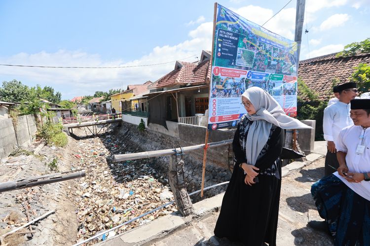 Sampah Kembali Menumpuk di Sungai Kalimati Banyuwangi, CCTV Bakal Dipasang