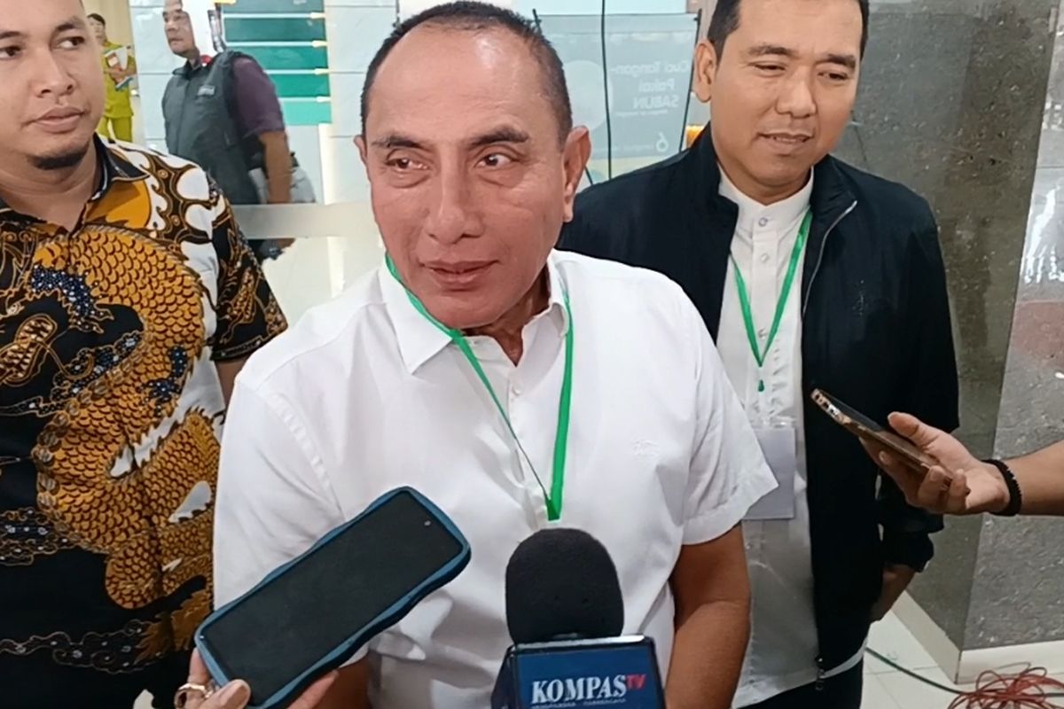 Bakal Calon Gubernur Sumut, Edy Rahmayadi saat diwawancarai wartawan di sela sela pemeriksaan kesehatan untuk Pilkada Sumut, Jumat (30/8/2024) 