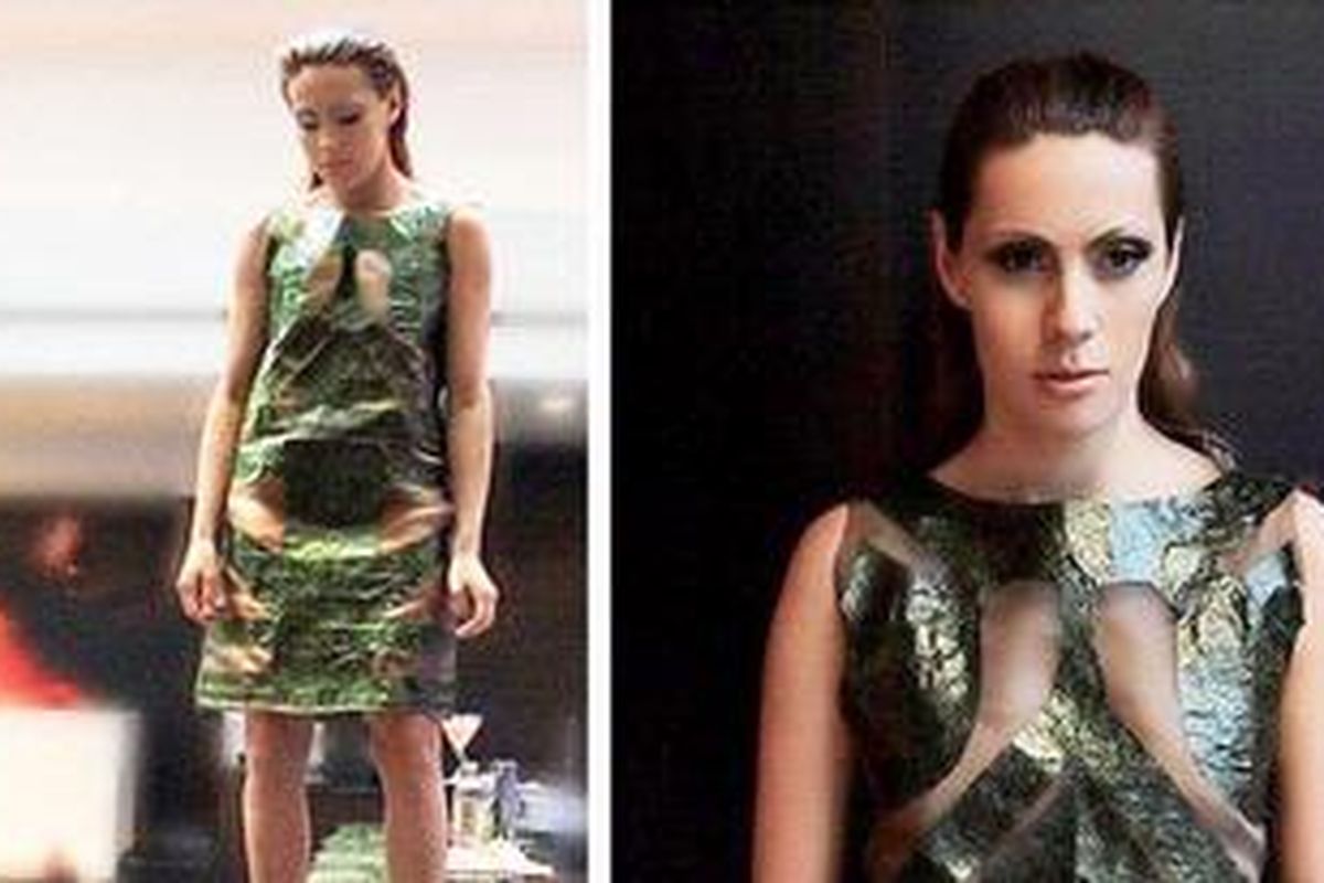 Desainer Inggris menciptakan sebuah gaun dari lembaran nori (rumput laut) yang biasa digunaan untuk membuat sushi