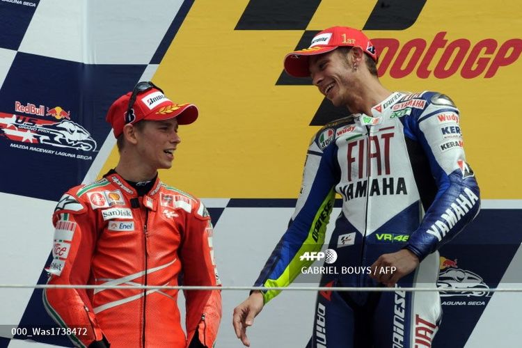 Casey Stoner dan Valentino Rossi di podium juara pada MotoGP Laguna Seca 2008.