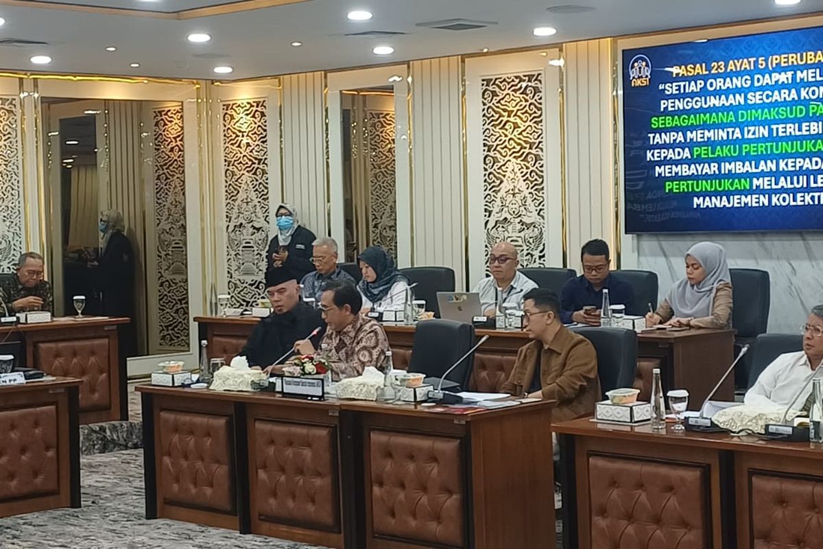 Suasana rapat dengar pendapat umum RUU Hak Cipta antara Komisi XIII DPR RI dengan perwakilan pemerintah, LMKN, Musisi dan pencipta lagu, Rabu (27/8/2025) di Gedung DPR RI.