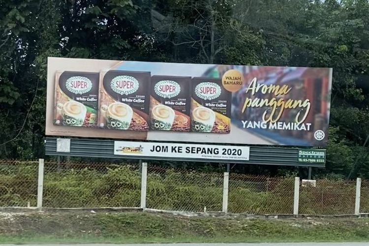 Iklan kopi di Malaysia yang terbaca Aroma Punggung yang Memikat, padahal yang dimaksud adalah Aroma Panggang