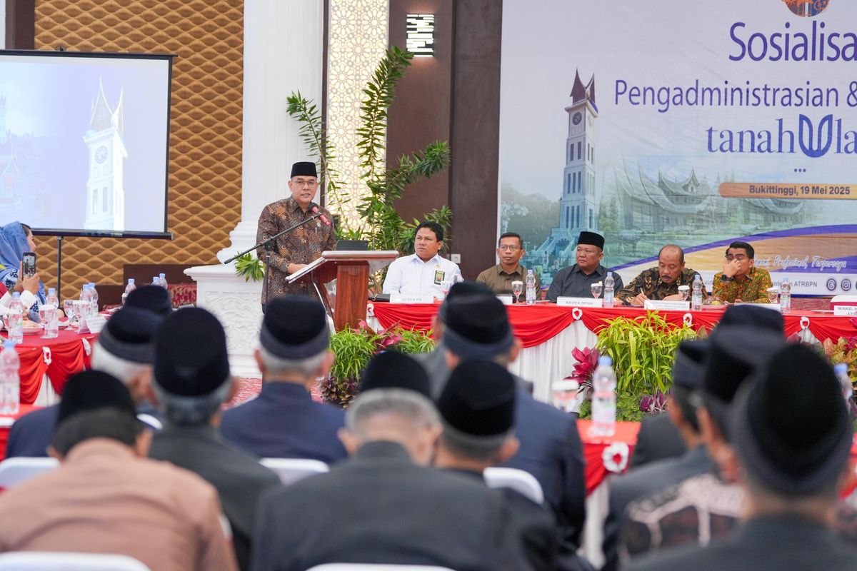 Wakil Menteri Agraria dan Tata Ruang/Wakil Kepala Badan Pertanahan Nasional (Wamen ATR/Waka BPN), Ossy Dermawan, dalam acara Sosialisasi Pengadministrasian dan Pendaftaran Tanah Ulayat, di Rumah Dinas Wali Kota Bukittinggi, Senin (19/05/2025).
