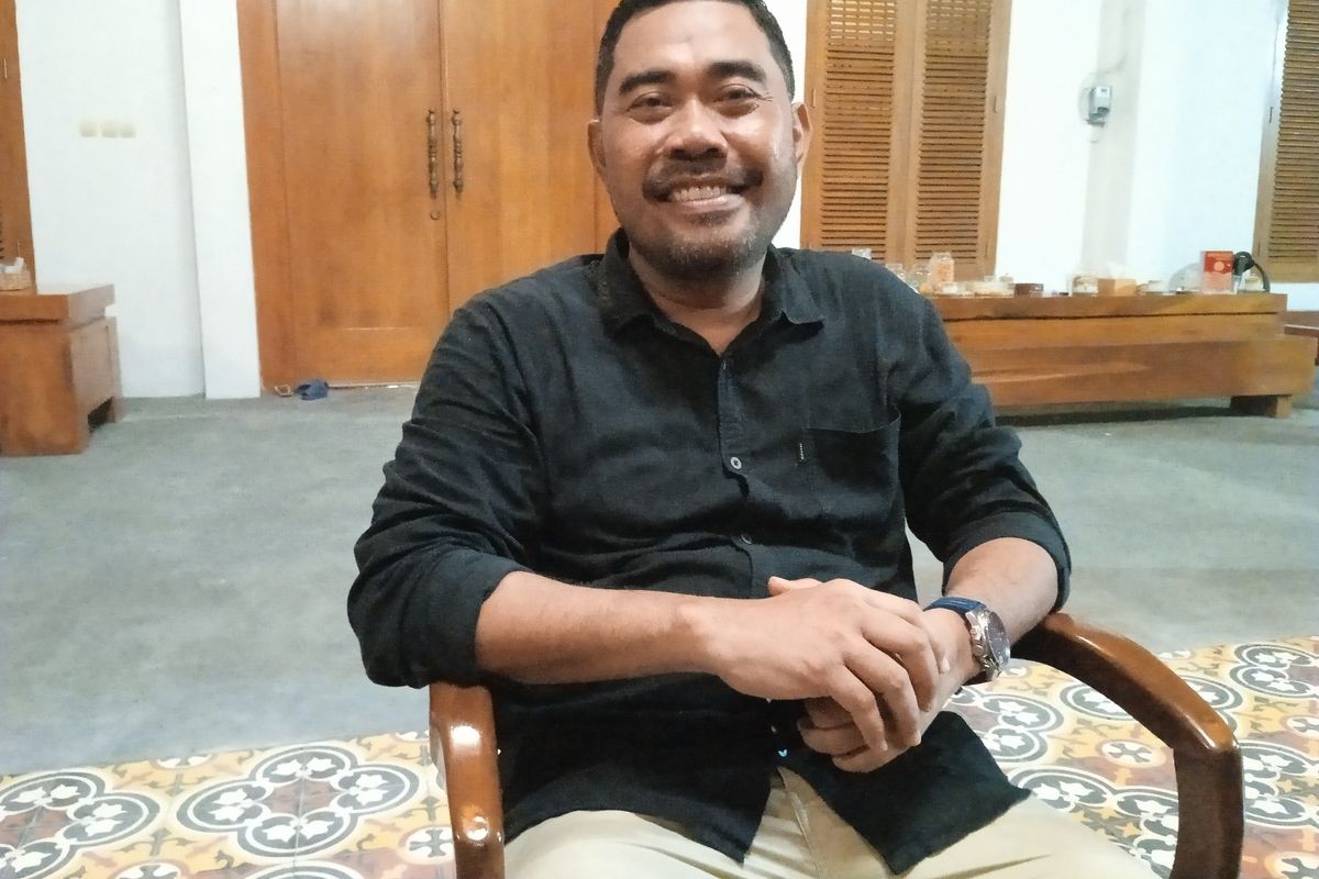 Caption: Fauzi Irwana saat memberikan keterangan ke media