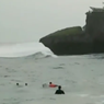 Viral, Video Penyelamatan Wisatawan yang Terseret Arus di Pantai Drini, Dievakuasi dengan Papan Surfing