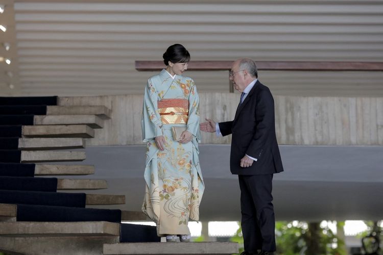 Brazil's Foreign Minister Mauro Vieira welcomes Japan's Princess Kako of Akishino before a meeting at the Itamaraty Palace in the framework of the 130th anniversary of diplomatic relations between Brazil and Japan in Brasilia on June 11, 2025. (Photo by Sergio Lima / AFP)