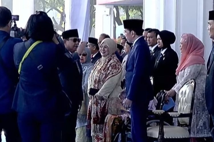 Momen Prabowo dan Jokowi Saling Beri Hormat dalam HUT ke-80 Polri