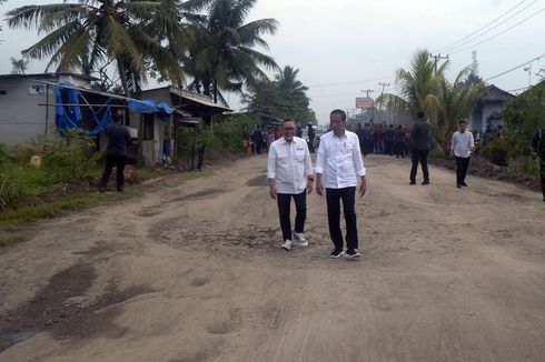 Saat Jokowi Sindir Kondisi Jalan Rusak di Lampung dan Janji Lakukan Perbaikan...