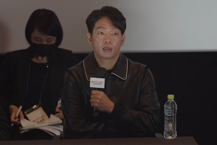 Aktor peran Park Ji Hwan merasa senang karena bisa beradu akting lagi dengan Ma Dong Seok di film The Roundup. Keduanya sempat dipertemukan juga dalam film Unstoppable di tahun 2018.