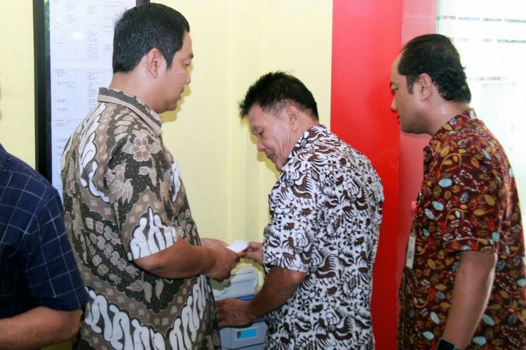 Wali Kota Semarang kecewa meliat mesin antrean di Kantor Kecamatan Gajahmungkur mati dalam sidak di kantor itu, Senin (3/7/2017)