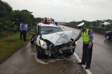 Suzuki Swift Tabrak Pembatas Jalan di Tol Madiun-Surabaya, Pengemudi Tewas