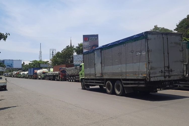 Kemacetan parah di jalur Pantura Pati - Rembang pada Kamis (24/3/2022)
