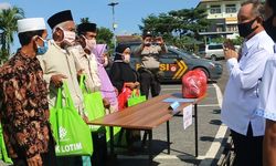BLK Lombok Timur Bagikan Sembako dan Alat Kesehatan kepada Warga Terdampak Covid-19