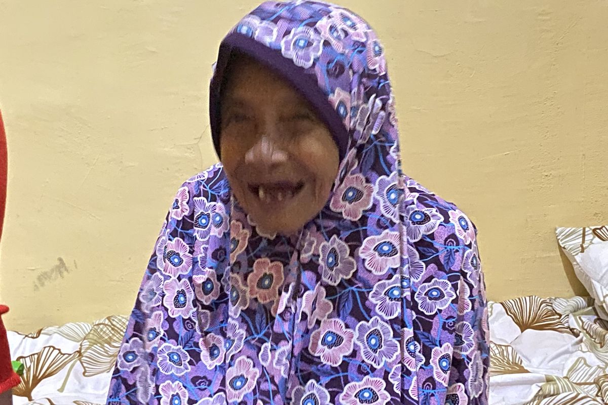 Nasikah, nenek 74 tahun di Surabaya yang viral karena dititipkan anaknya ke Griya Lansia Malang, Senin (30/6/2025)
