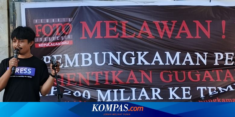 Pewarta Foto Indonesia (PFI) Kepulauan Riau dan Aliansi Jurnalis Independen (AJI) Kota Batam menggelar aksi menolak upaya pembungkaman pers yang dinilai muncul melalui gugatan Menteri Pertanian Amran Sulaiman terhadap Majalah Tempo. | #Tempo