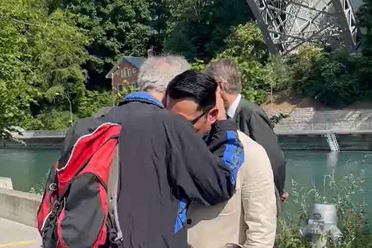 A resident of Bern, Heinrich (left), hugs West Java Governor Ridwan Kamil (right) to make him feel comfortable during the search effort of his oldest son Emmeril Khan Mumtaz who went missing during a swim in the Aare River on Thursday, May 26, 2022. 