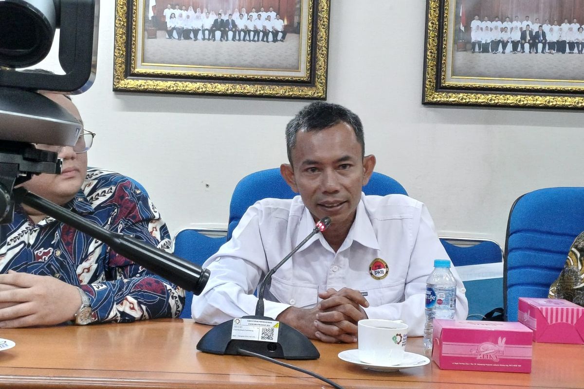 Ketua Ikatan Pengusaha Konveksi Bandung, Nandi Herdiaman saat ditemui di kantor Kementerian Perindustrian (Kemenperin), Jakarta, Senin (3/6/2024).