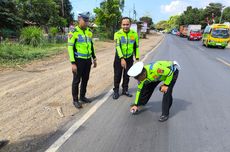 Truk Trailer Tabrak Masjid  di Situbondo, 1 Pengendara Motor Tewas