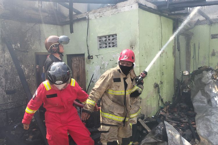 Rumah Produksi Batik di Pekalongan Terbakar, Diduga akibat Karyawan Tinggalkan Api Saat Memanaskan Malam