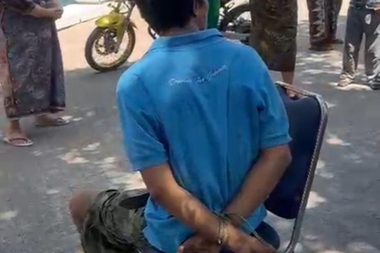 Suami Tikam Istri dan Adik Ipar Usai Gadaikan Motor, Warga Ikat Pelaku di Kursi