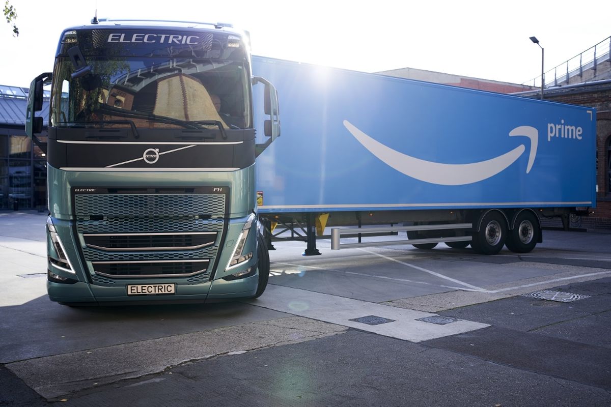                                Volvo FH Electric yang digunakan Amazon di Jerman