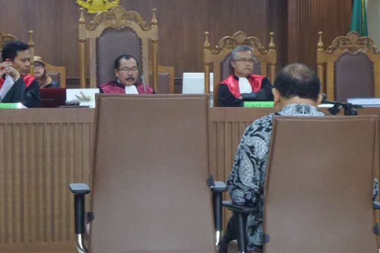 Mantan Kepala BPJN IX Maluku dan Maluku Utara, Amran HI Mustary, di Pengadilan Tipikor Jakarta, Rabu (29/3/2017).