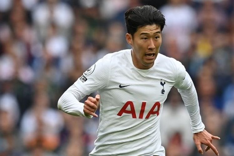 Aksi penyerang Tottenham Hotspur, Son Heung-min, dalam laga Tottenham vs Watford pada pekan ketiga Liga Inggris, Minggu (29/8/2021) di Tottenham Hotspur Stadium.