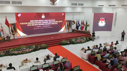 Pimpinan Komisi II DPR Sidak Pemantauan Sirekap Pilkada 2024