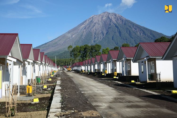 Hunian tetap (huntap) untuk korban erupsi Gunung Semeru di Kabupaten Lumajang, Jawa Timur.