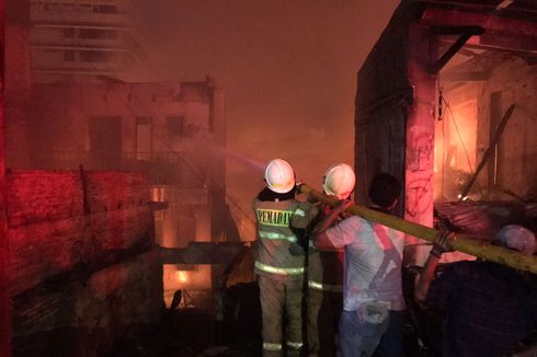 Saat Kebakaran Hebat Hanguskan 400 Bangunan di Pasar Gembrong, 1.000 Jiwa Terdampak dan Butuh Bantuan...