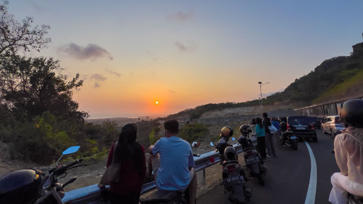 Kelok 23 Yogyakarta, Stunning Sunset Panorama Over the Indian Ocean