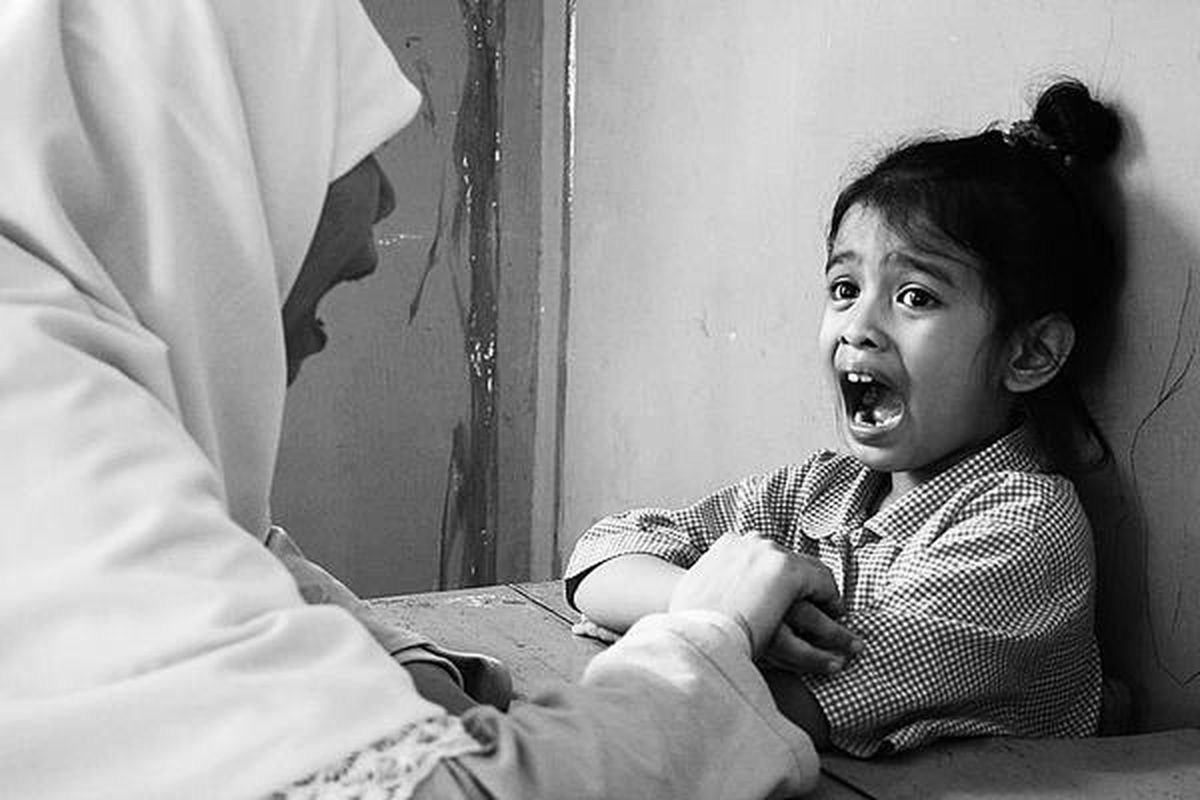 Kesadaran orangtua untuk menyembuhkan anaknya yang menderita autis kian meningkat. Mereka berharap anaknya dapat hidup normal. Kegiatan terapi di Kiddy Autism Centre, Sungai Kambang, Jambi, pada hari Kamis (8/5).  