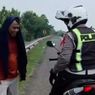 Seorang Pria Nekat Jalan Kaki di Tol Cipali demi Ambil Ponsel di Rest Area