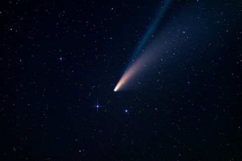 Apa Itu Komet, Bintang Berekor yang Mengelilingi Matahari