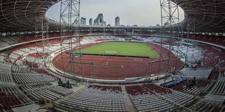 Suasana di Stadion Utama Gelora Bung Karno, Jakarta, yang tengah direnovasi, Rabu (25/10/2017). Renovasi stadion yang akan digunakan pada ajang Asian Games 2018 itu telah mencapai 90 persen.