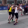 Momen Haru di Boston Marathon, Pelari Memapah Rival Cedera hingga Finis