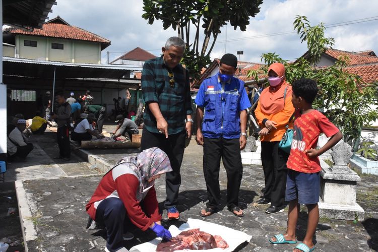 Dok satgas PMK : Satgas PMK sedang melakukan prmantauan penyembelihan hewan kurban di berbagai titik di Kabupaten Purworejo 