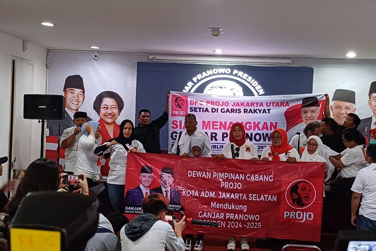 3 DPC Projo nyatakan dukungan untuk Ganjar Pranowo di Rumah Pemenangan Ganjar, Menteng, Jakarta Pusat, Minggu (15/10/2023).