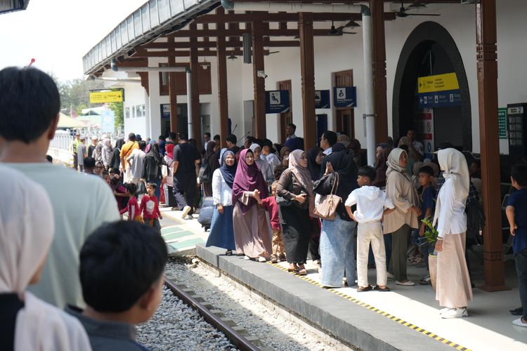 Lebih 100.000 Warga di Sumbar Gunakan Kereta Api Saat Lebaran, Stasiun Padang Terpadat