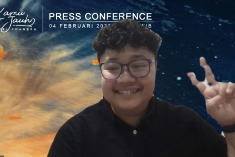 Penyanyi Gayatri Chandra dalam konferensi pers perilisan single Kamu Jauh, Jumat (4/2/2022).