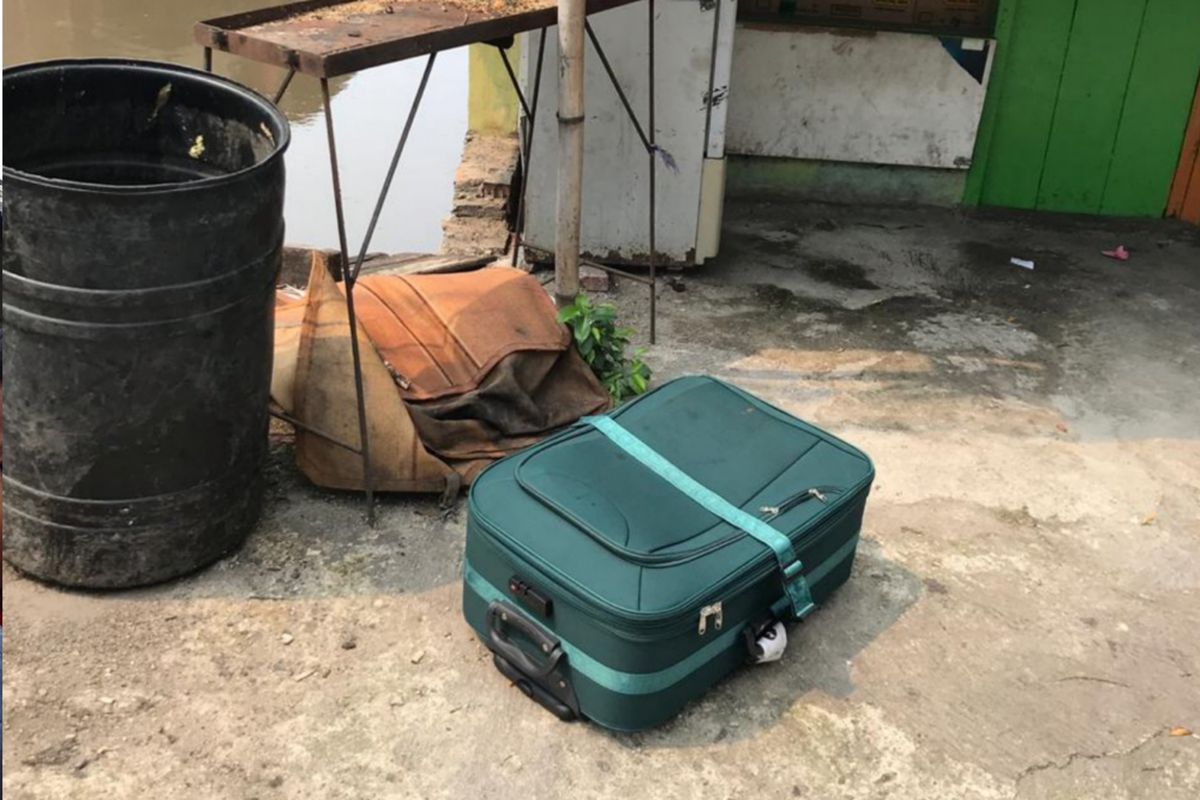 Koper hijau yang mencurigakan di Cipinang Cempedak, Jakarta Timur, Jumat (8/2/2019)