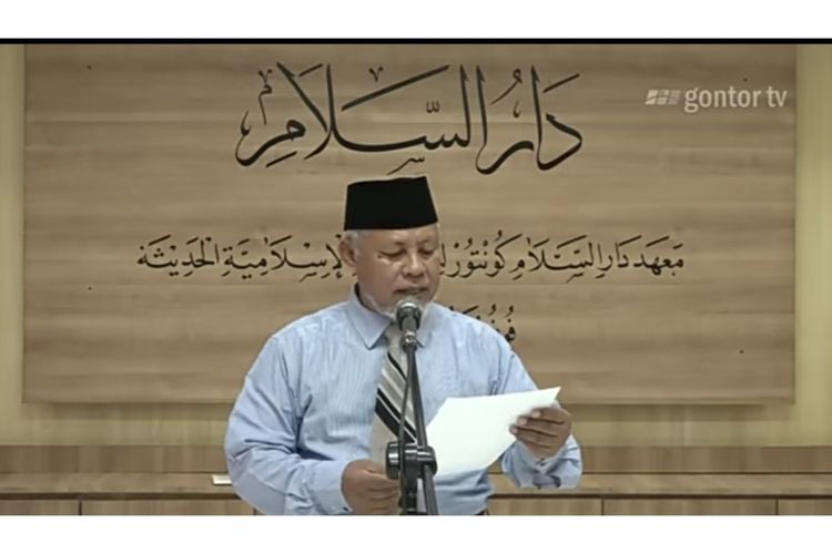 Jubir Ponpes Darussalam Gontor, Noor Syahid saat mengeluarkan pernyataan terkait AM santri dari Palembang yang meninggal dunia. 