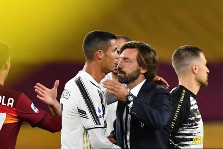 Cristiano Ronaldo dan Andrea Pirlo seusai laga AS Roma vs Juventus pada pekan kedua Liga Italia 2020-2021.