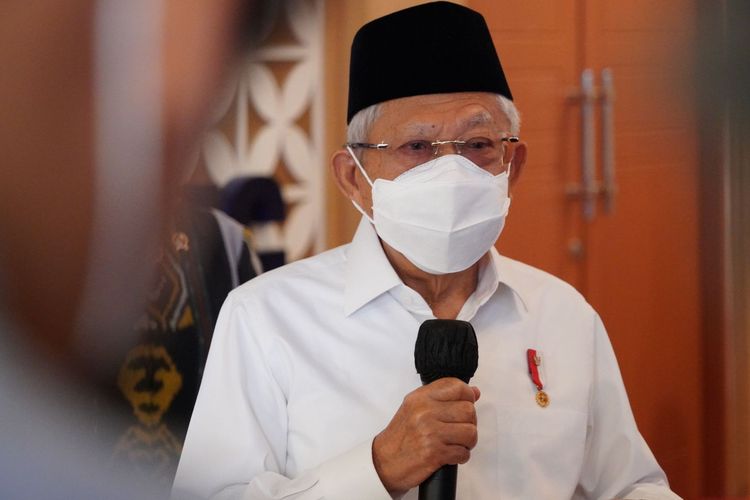 Wakil Presiden Ma'ruf Amin memberikan keterangan pers setelah menghadiri acara peringatan hari ulang tahun Konfederasi Sarikat Buruh Muslim Indonesia di Sidoarjo, Jumat (30/9/2022).  