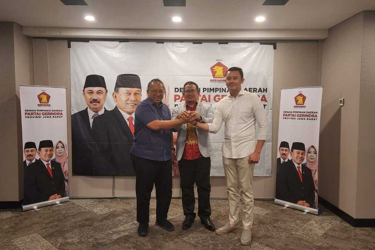 Partai Keadilan Sejahtera (PKS) dan Partai Gerindra kembali berkoalisi di Pilkada Kota Bandung 2024. Kedua partai ini resmi mengusung pasangan bakal calon Wali Kota Bandung dan bakal calon Wali Kota Bandung Haru Suandharu (Kiri) dan Ridwan Dhani Wirianata (Kanan).