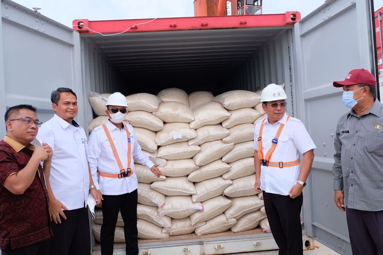 Bulog, NFA dan Kemenhub Kolaborasi Percepat Pemerataan Stok Beras Via Tol Laut