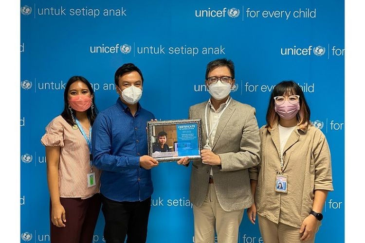 Dari ki-ka: Helga Gerosa (Priority Partnership Executive UNICEF Indonesia), Eko Haripin (Co-Founder Coding Bee Academy), Ir. Antono Yuwono (Ketua BPK PENABUR Jakarta), Kezia Rahmaningtyas (Priority Donor Relations UNICEF Indonesia).
