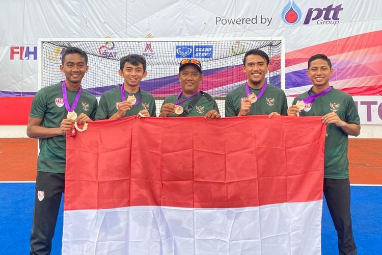 Timnas hoki Indonesia membawa pulang medali perunggu dari babak kualifikasi hoki Asian Games yang digelar di Bangkok, Thailand, 5-15 Mei 2021.